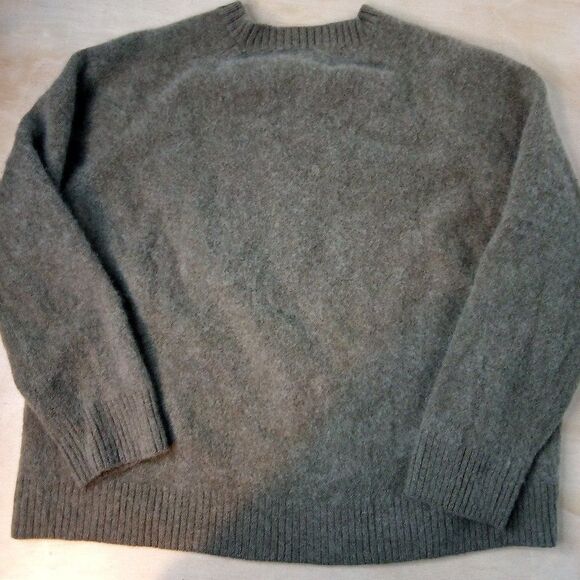Lands' End V-Neck Cashmere Wool Sweater - Picture 7 of 7
